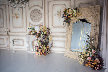 Fototapeta na wymiar beige walls with floral decor in the interior