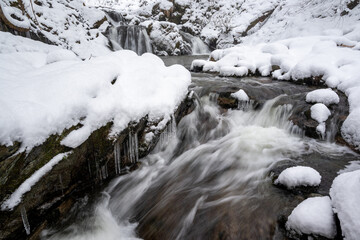 旭川市オロエン川の滝 冬の風景