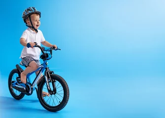 Foto op Aluminium Cute boy learing how to ride a bike © konradbak