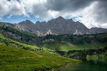 Fototapeta na wymiar Die Alpen des Tannheimer Tals