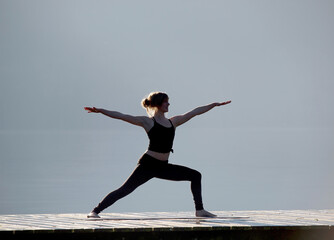 Fototapeta premium Yoga at Cultus lake British Columbia Canada