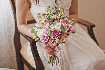 A bright wedding bouquet in the hands of the bride 2663.