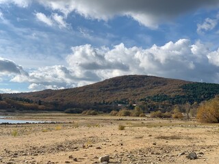 Naklejka premium landscape with mountains and clouds