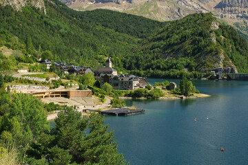 Obraz premium view of the Lanuza reservoir located in the Aragonese Pyrenees in the province of Huesca, Spain