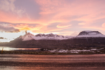 Obraz premium The sunset in Berufjordur fjord in east icelandic countryside
