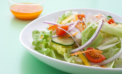 野菜サラダ　朝食　ヘルシー