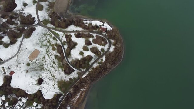 See von oben mit ein wenig Schnee - Lake from above with snow
