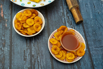 bolli with banana chips and tomato sauce 