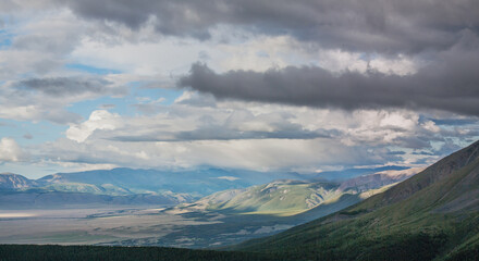 Obraz premium Mountain landscape, view of the valley. Gloomy evening.