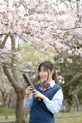 卒業する女子学生