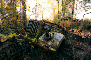 altes schrottauto Schrottplatz