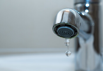 Tropfender Wasserhahn - Tropfend