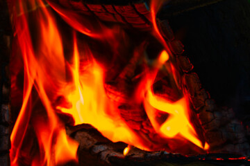 Lagerfeuer Holz gestapelt 