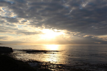 Fototapeta premium a beautiful sunset over the ocean.