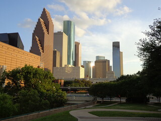 Obraz premium Buffalo Bayou Park and Skyline of Downtown Houston before Sunset - Houston, Texas, USA
