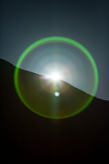 The sky and the sun in the Dolmen de Brownshill (Bhrúnaigh). Carlow. Condado de Carlow. Sureste de Irlanda.