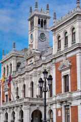 Fototapeta premium Fadada principal y torre del reloj ayuntamiento de Valladolid
