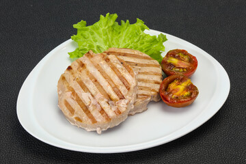 Grilled tuna steak with kumato