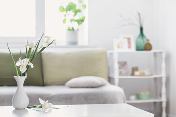 Obraz na płótnie Canvas white home interior with spring flowers and decorations