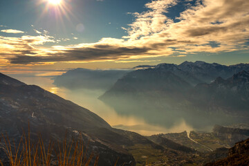 Il lago di Garda con il monte Baldo dalla val di Gresta