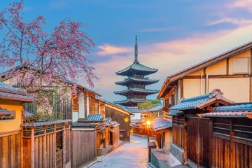 Crédence de cuisine en verre imprimé Kyoto Vieille ville de Kyoto pendant la saison des sakura au Japon