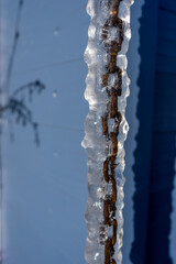 Fototapeta premium Eingefrorene Kette im Winter