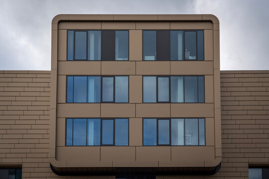 Emmen, Netherlands - januari 22, 2021: Detail shot of a new building in Emmen at the Raadhuisplein.&nbsp;