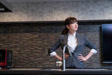 女性と雪と自然