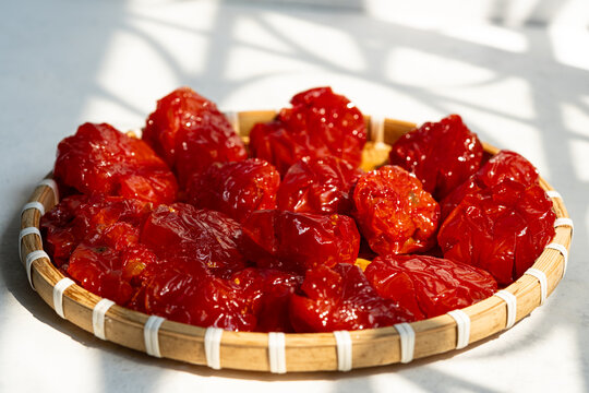 Sweet sun dried red tomato - Mut ca chua