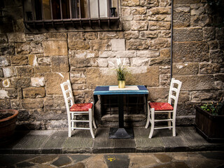 Fototapeta na wymiar Italia, Toscana, Firenze, tavoli di una trattoria del centro storico.