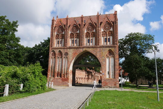 Stargarder Tor, Stadttor Stadtmauer in Neubrandenburg in Mecklenburg