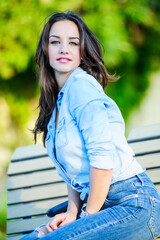 Obraz premium Urban portrait of yang beautiful woman in the street