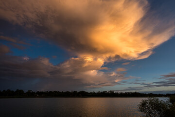 Fototapeta na wymiar Sunset on the lake landscape