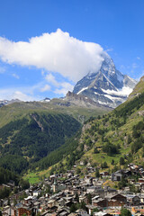 Fototapeta na wymiar Zermatt village and Matterhorn mountain