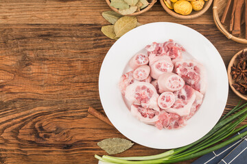 Fresh pig tails, fresh pork bones