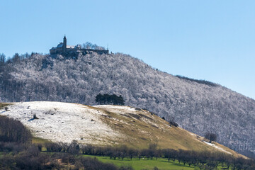 Burg Teck mit Neuschnee, Owen, Baden-Württemberg