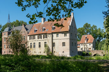 Fototapeta na wymiar Wasserschloss Schloss Senden in Senden, Münsterland, Nordrhein-Westfalen