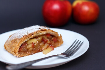  strudel with apple and cinnamon