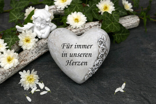 Trauerherz mit dem Spruch f&uuml;r immer in unseren Herzen