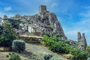 Fototapeta na wymiar landscape of the ghost town of Craco, with abandoned houses in ruins due to a landslide