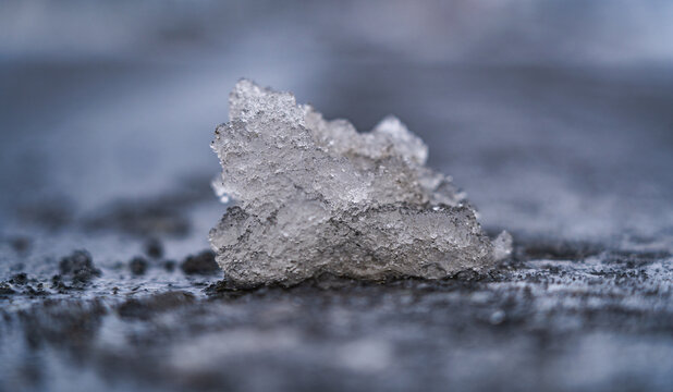 Schneereste bei Tauwetter