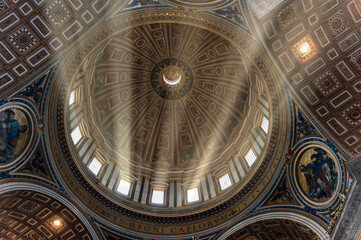 Kuppel im Petersdom in Rom