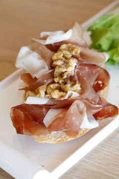 tartina con prosciutto