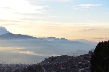 Fototapeta premium naturaleza de la neblina por las cordilleras de La Paz Bolivia. 