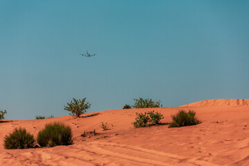 Fototapeta premium Plane over the Great Arabian Desert .