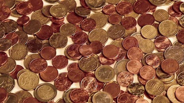 Eurom&uuml;nzen W&auml;hrung Kleingeld auf einem Drehteller