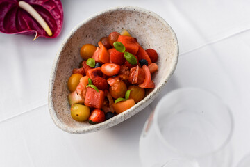 Ensalada macedonia de frutas variadas y tropicales
