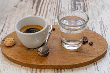 Espressotasse mit Wasserglas