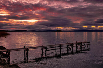 Obraz premium Tramonto sul lago di Bolsena