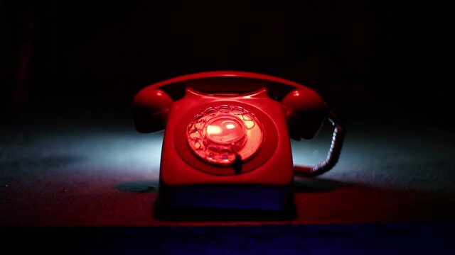T&eacute;l&eacute;phone Rouge